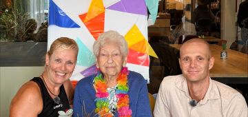 98 jaar en nog altijd zwemmen bij Tijenraan